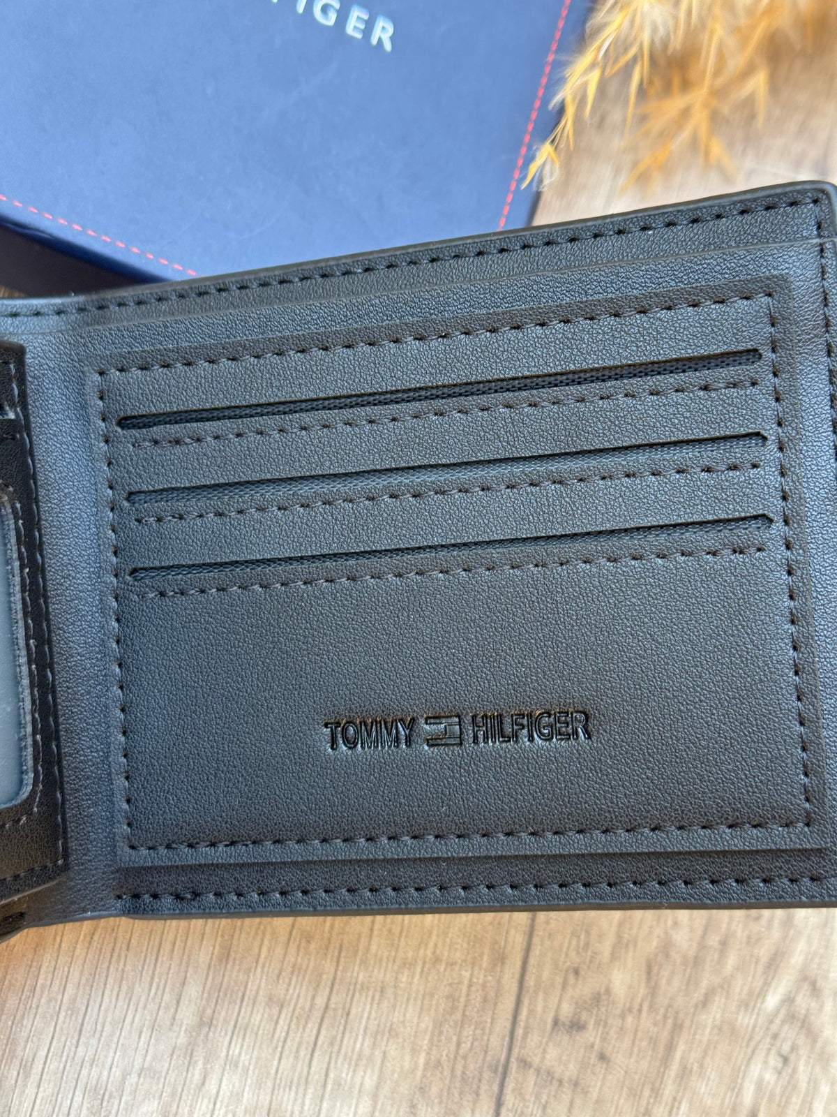 Tommy black WALLET v2