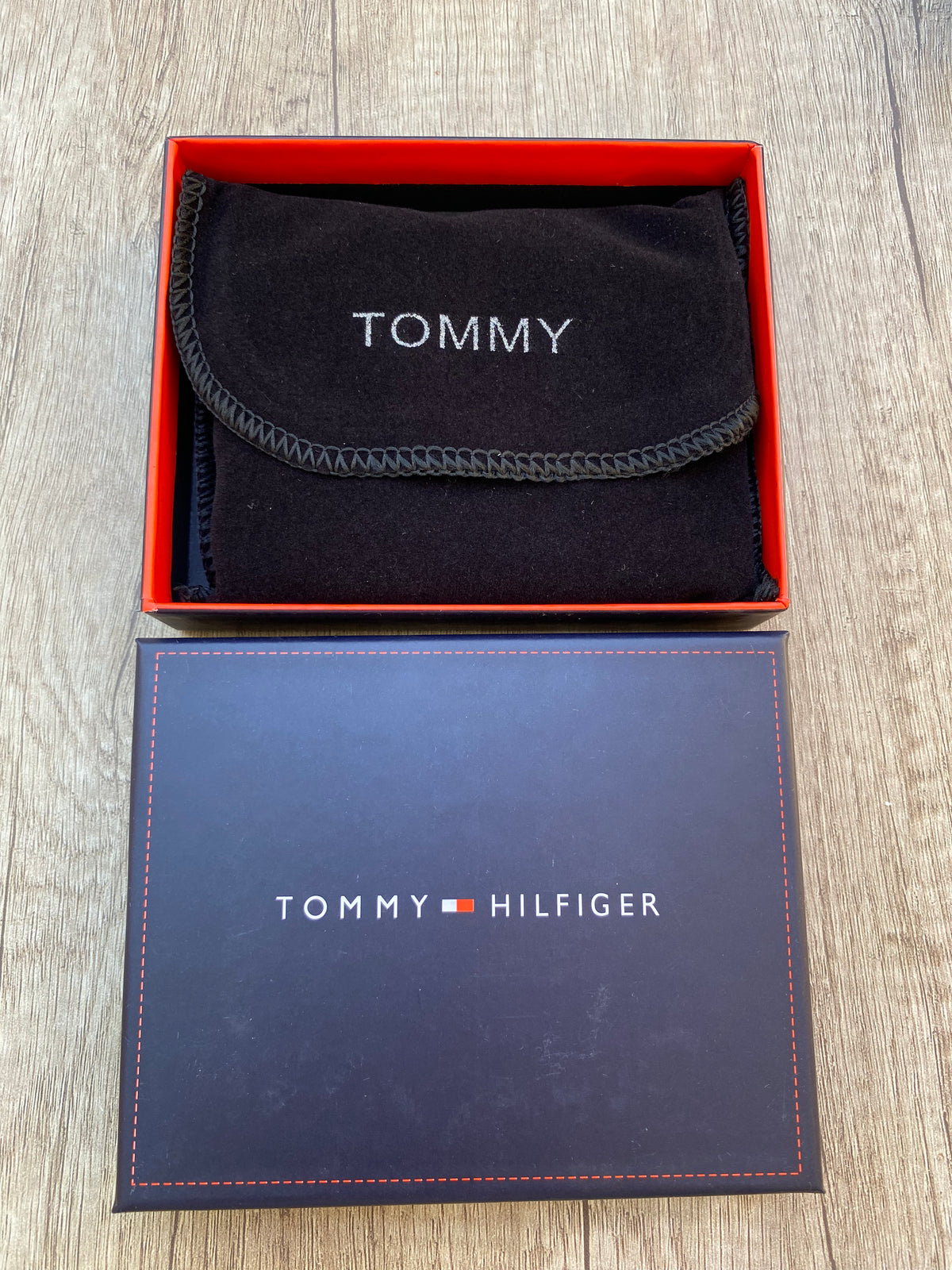 Tommy black WALLET v2