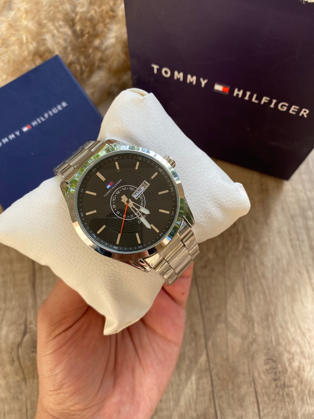TOMMY HILFIGER BLACK DIAL