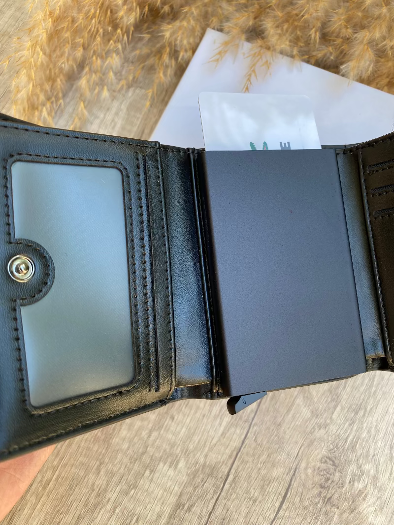 LACOSTE WALLET WITH METAL CARD