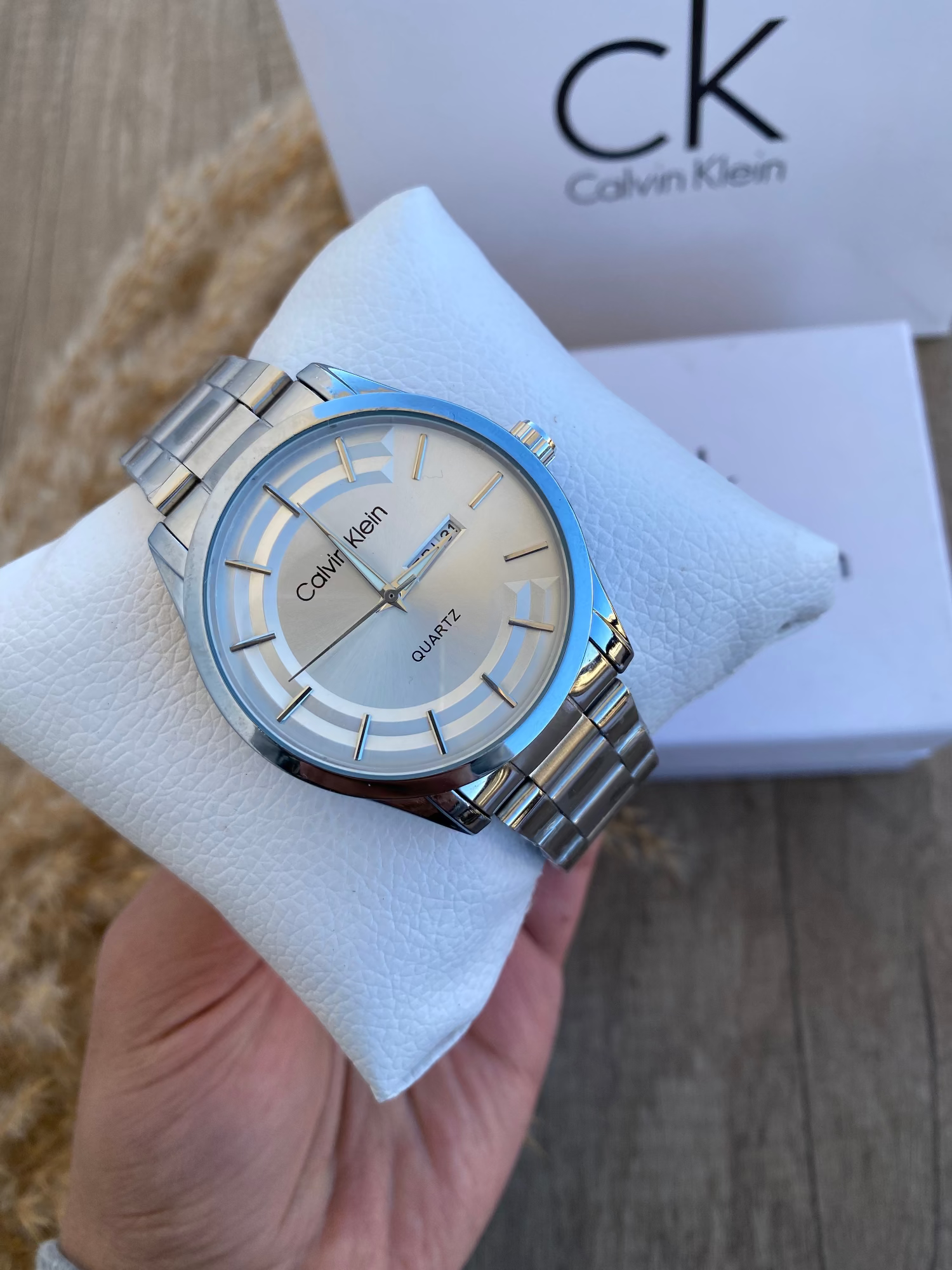 CK QUARTZ WHITE DIAL